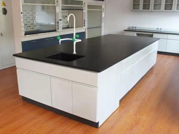 钢木蜜桃污污污网站台是如何安装水槽的呢？